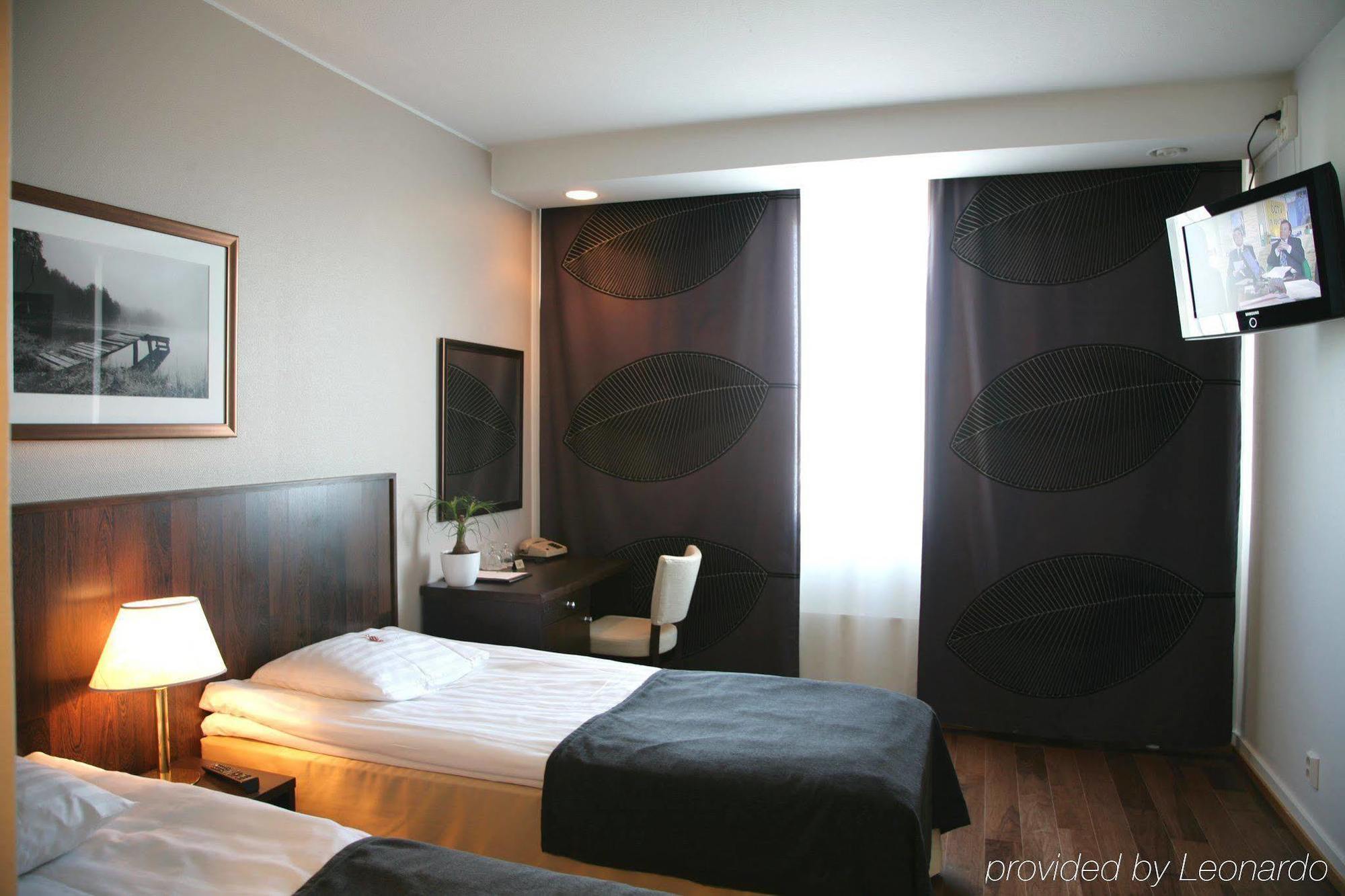 Hotel Emilia Гямеенлінна Екстер'єр фото